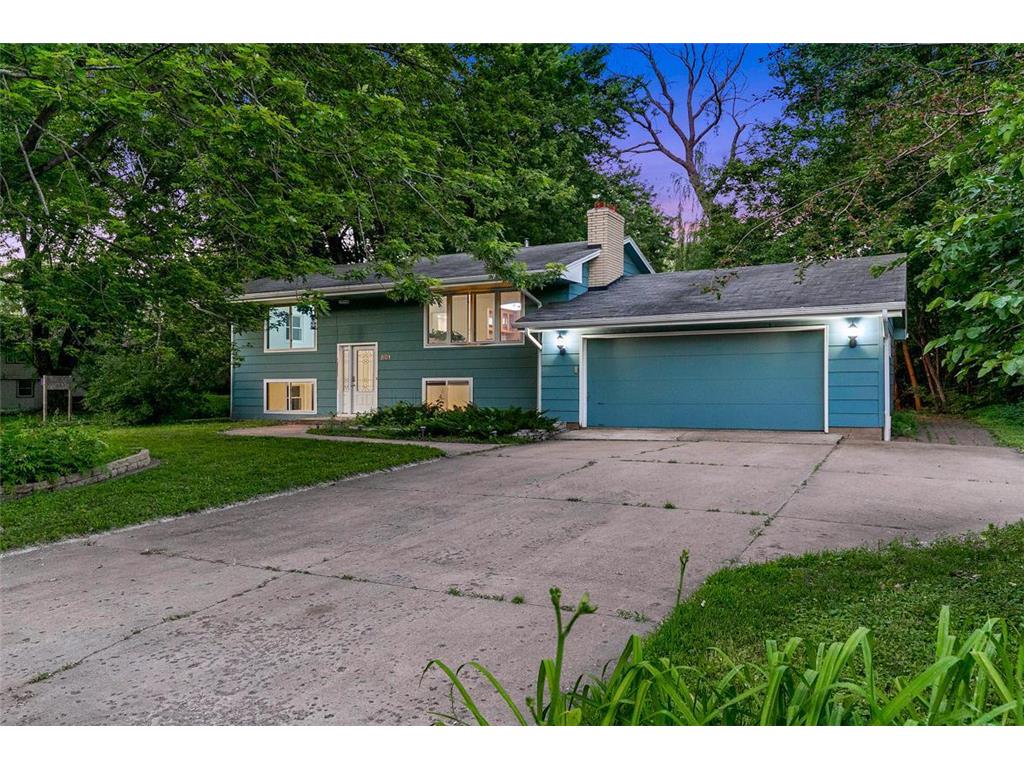 Sold by Jason Peteler — 801 Corens Dr, Minnetonka for $482,000